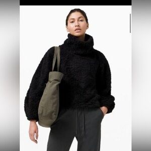 Lululemon warm restore Sherpa size xl/xxl could fit medium to large but oversize